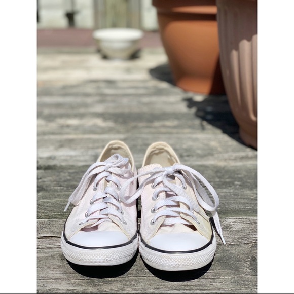 ✨4/$24✨ low top light pink converse all stars - Picture 3 of 7